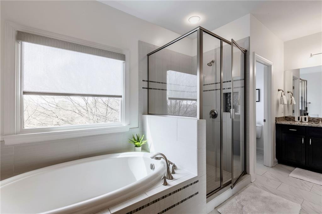 929 Canterbury Lane NE