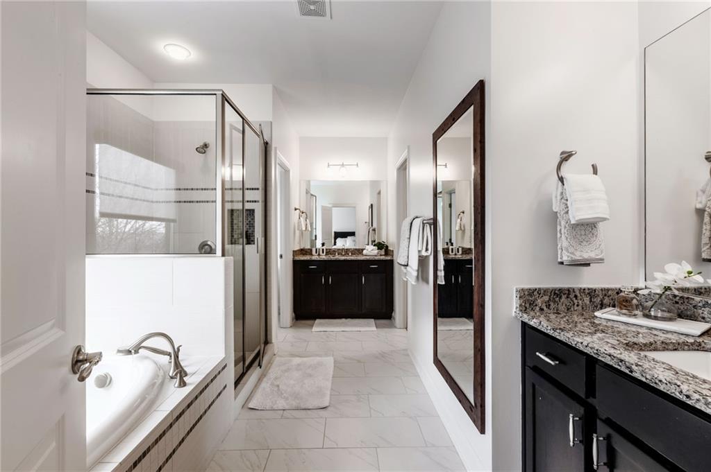 929 Canterbury Lane NE