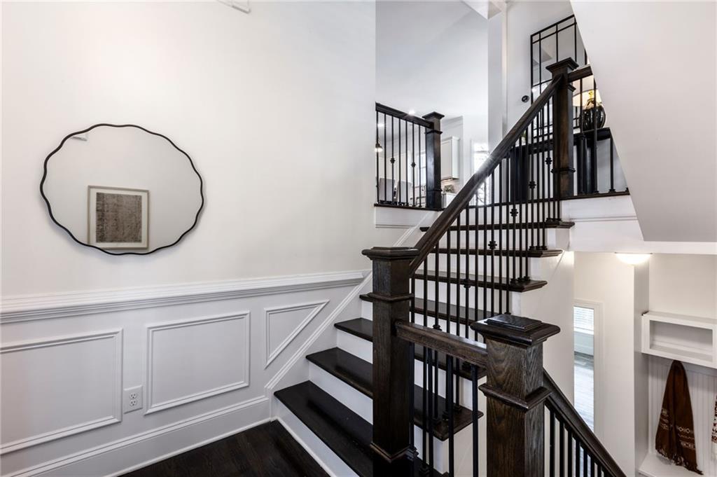 929 Canterbury Lane NE