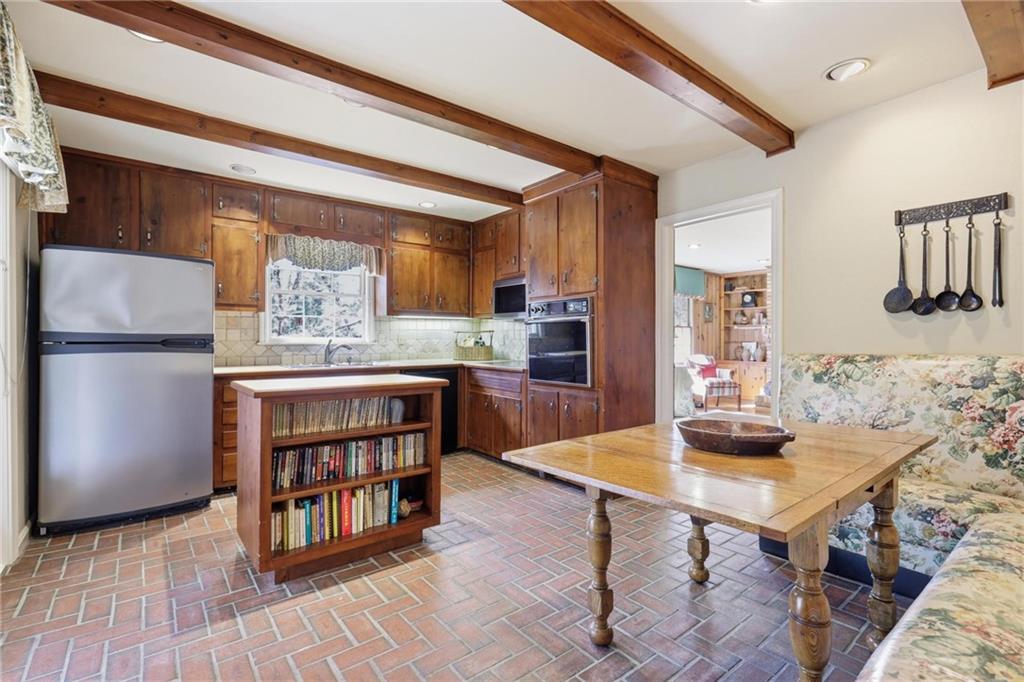 6900 Castleton Drive NW