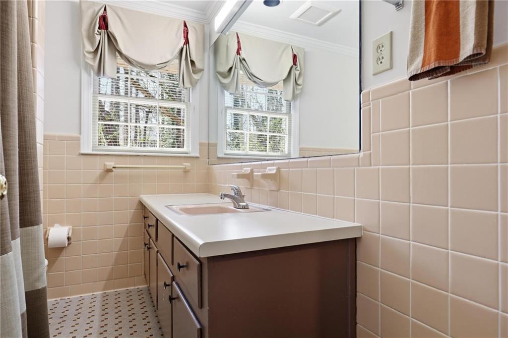 6900 Castleton Drive NW