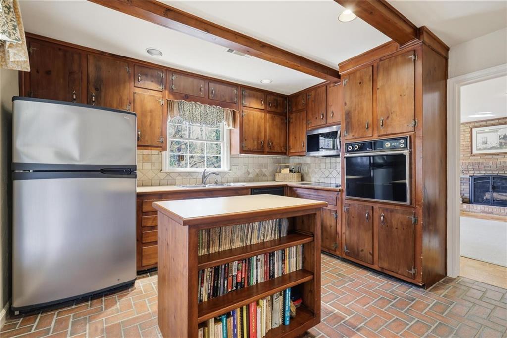 6900 Castleton Drive NW