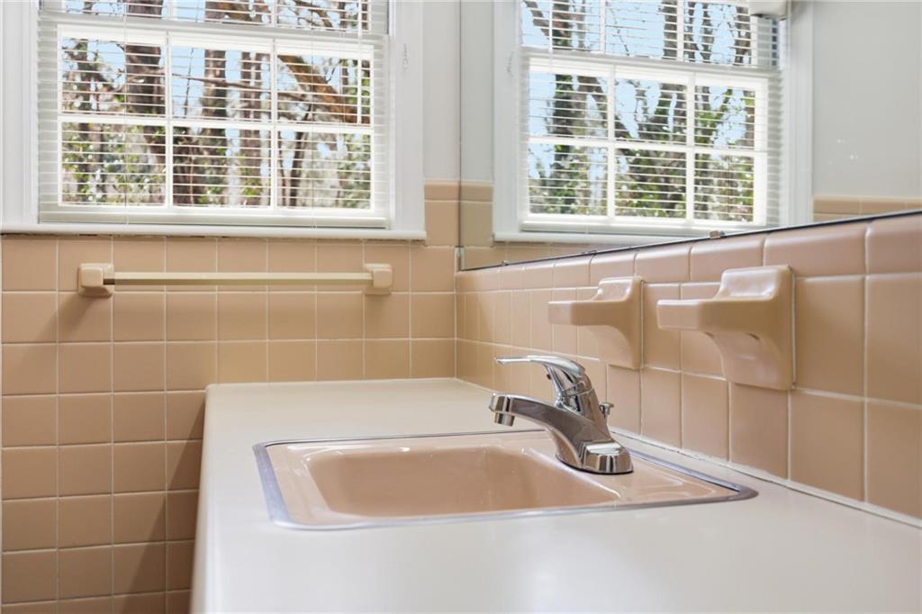 6900 Castleton Drive NW