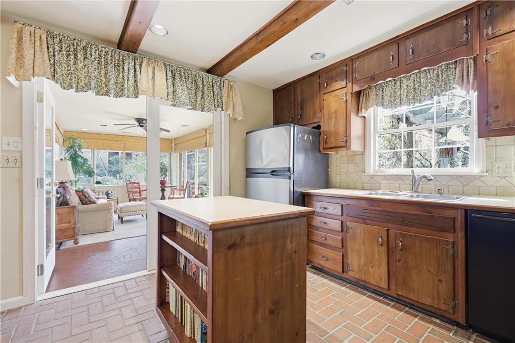 6900 Castleton Drive NW