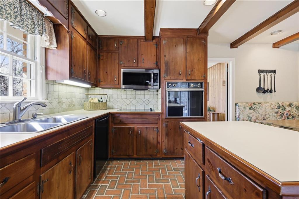 6900 Castleton Drive NW