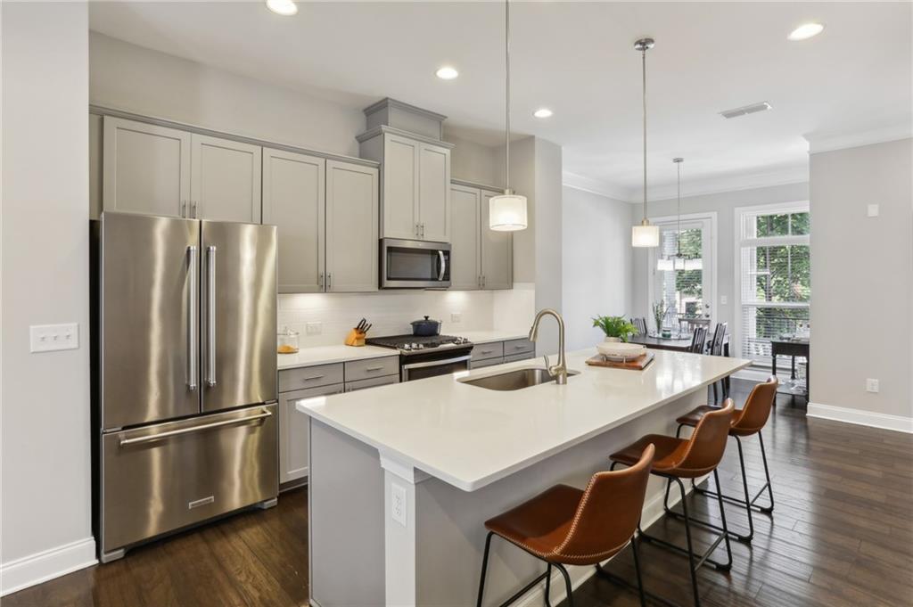 2032 Manchester Street NE