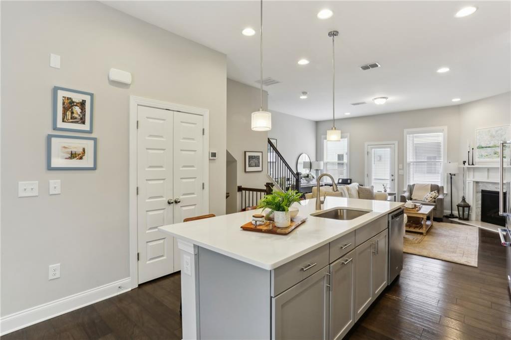 2032 Manchester Street NE