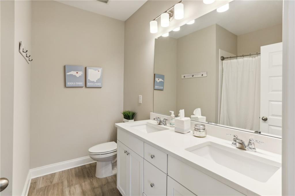 2032 Manchester Street NE