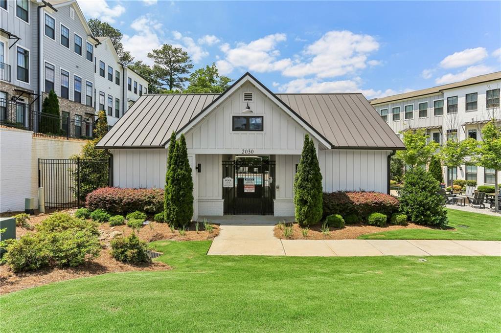 2032 Manchester Street NE