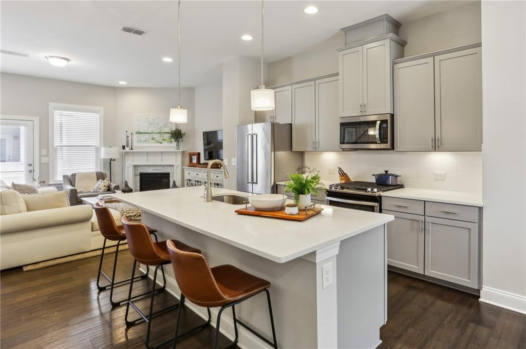 2032 Manchester Street NE