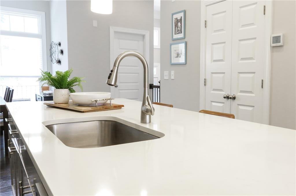 2032 Manchester Street NE