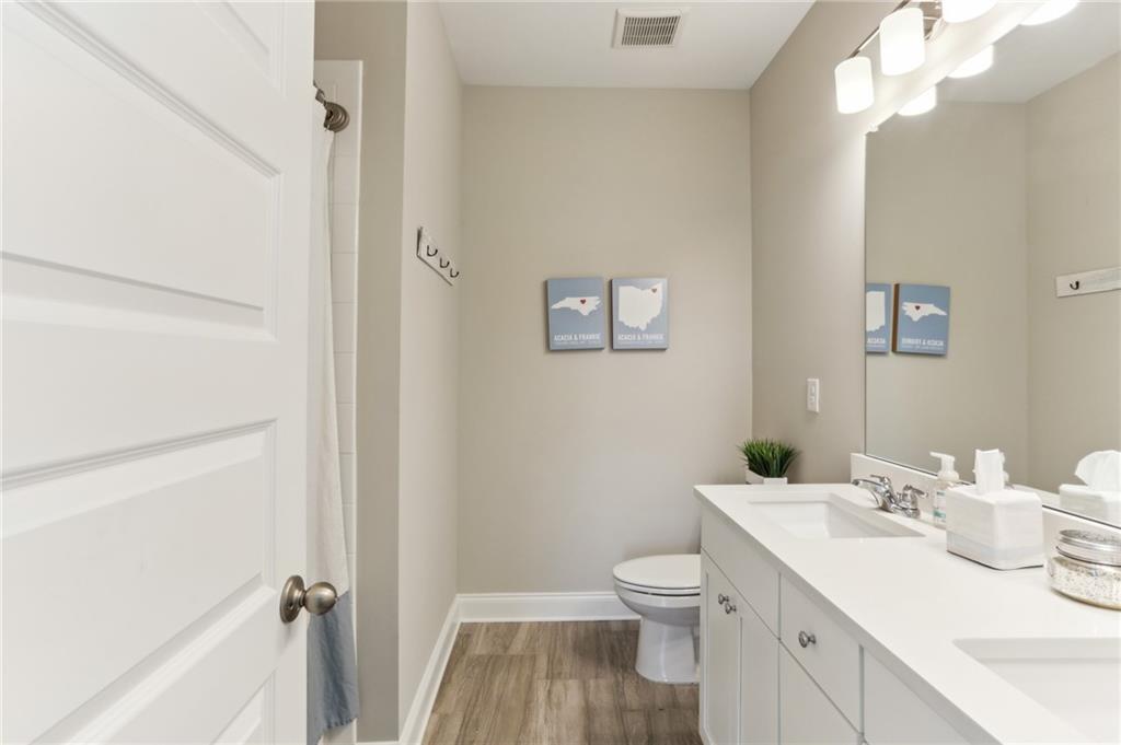 2032 Manchester Street NE