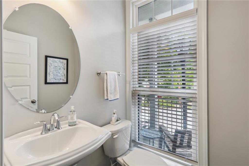 2032 Manchester Street NE