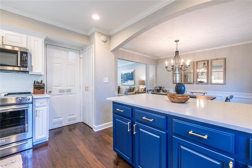12 Bassett Hall Place NW