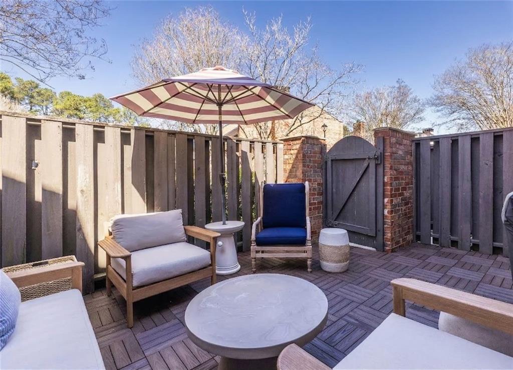 12 Bassett Hall Place NW