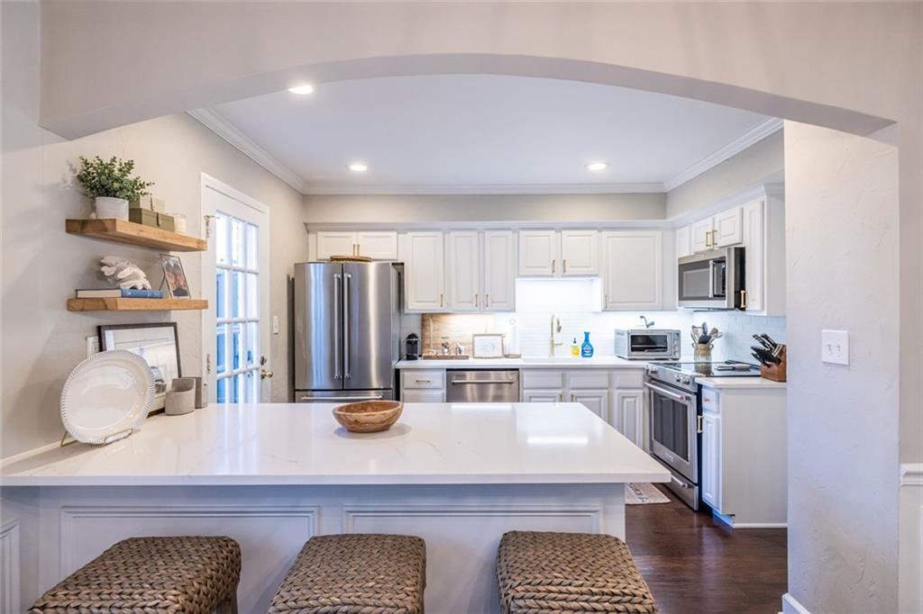 12 Bassett Hall Place NW