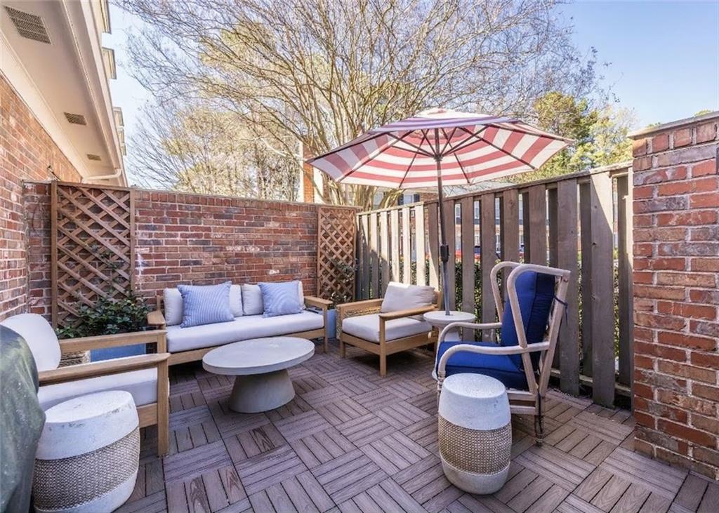 12 Bassett Hall Place NW