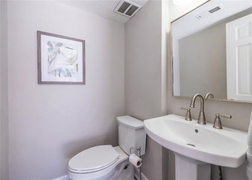 12 Bassett Hall Place NW