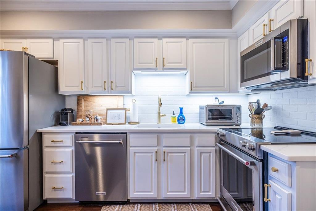 12 Bassett Hall Place NW