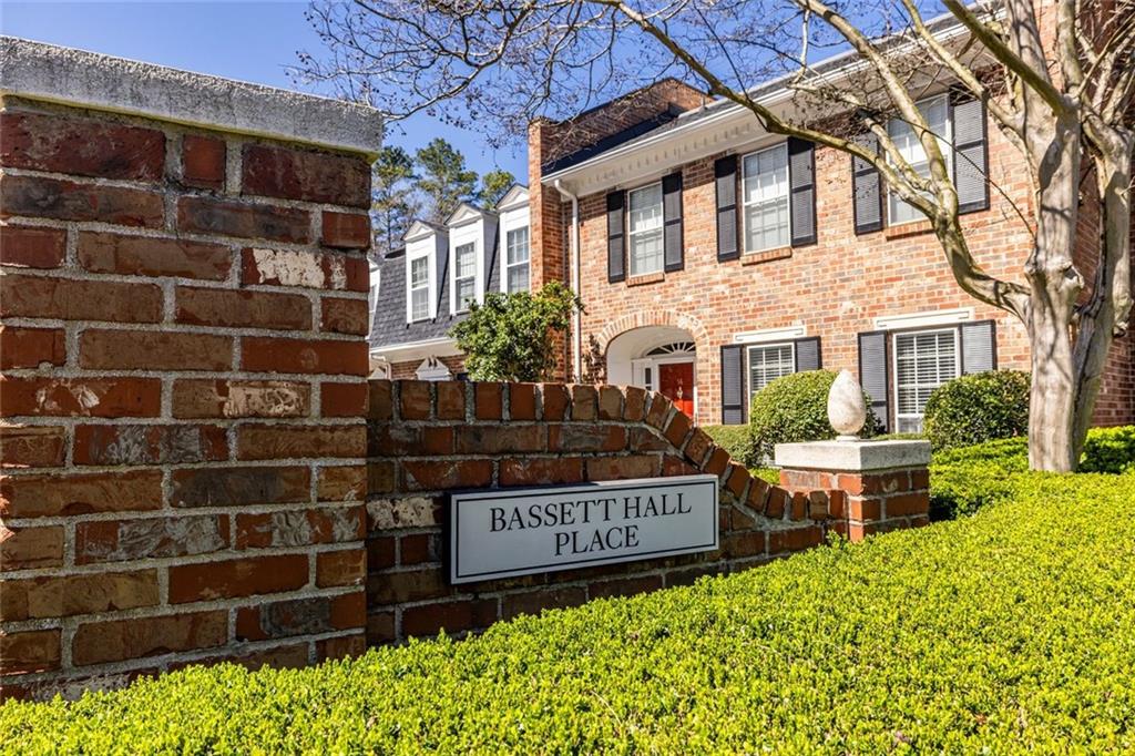 12 Bassett Hall Place NW