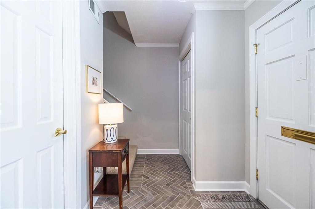 12 Bassett Hall Place NW