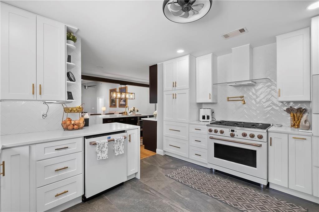 825 Overhill Court