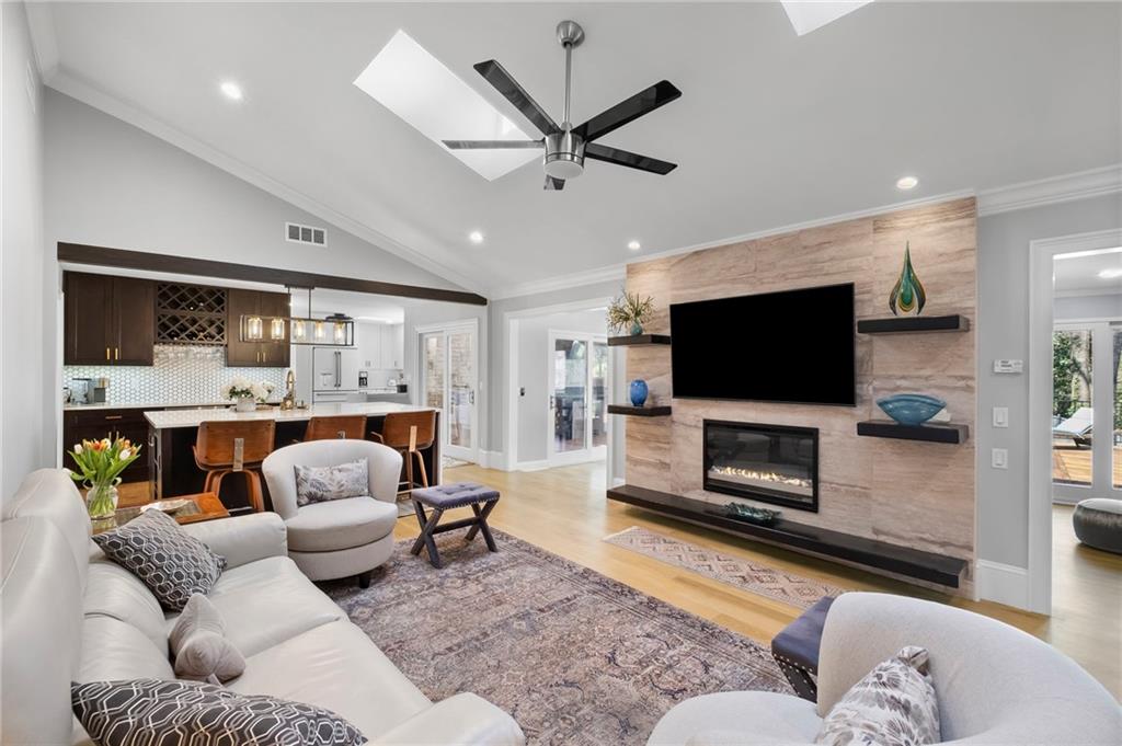 825 Overhill Court