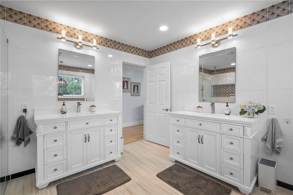 825 Overhill Court