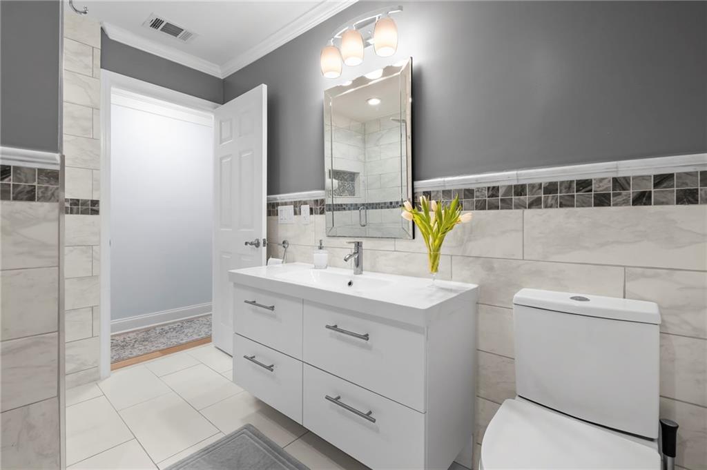 825 Overhill Court
