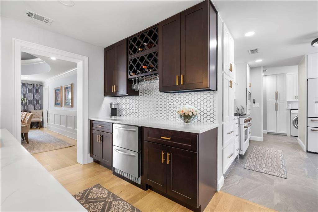 825 Overhill Court