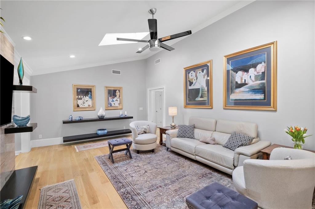 825 Overhill Court