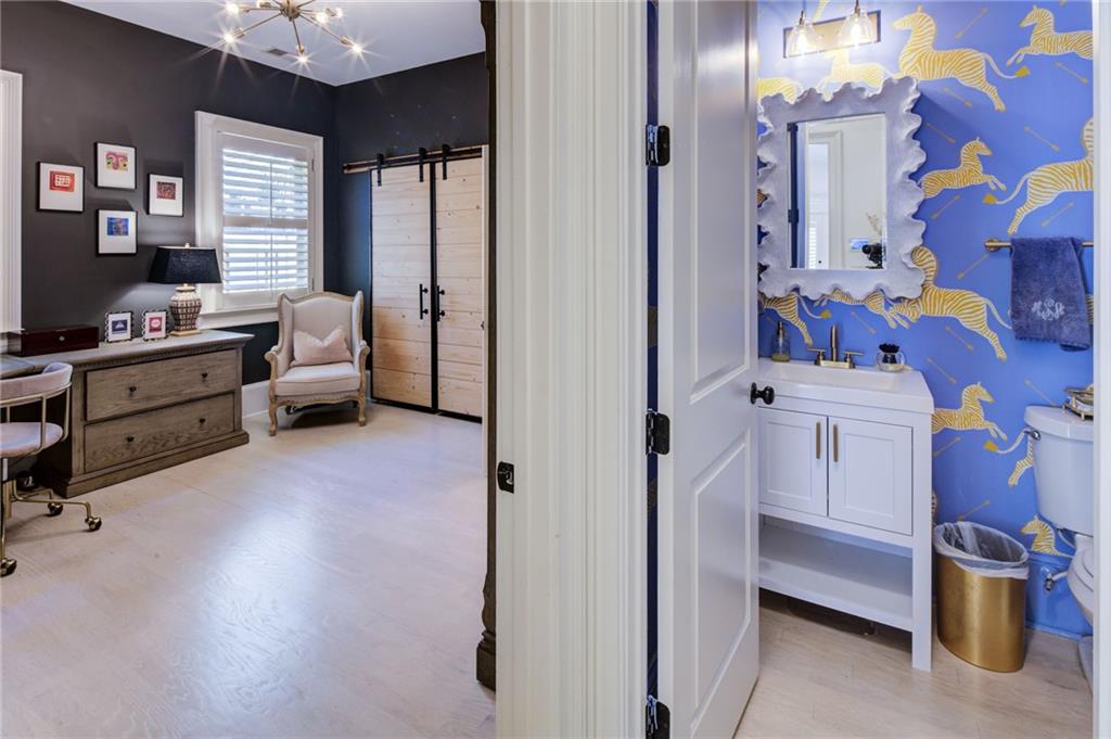 305 Valley Brook Way NE