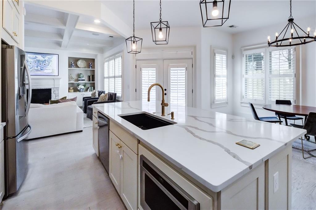 305 Valley Brook Way NE