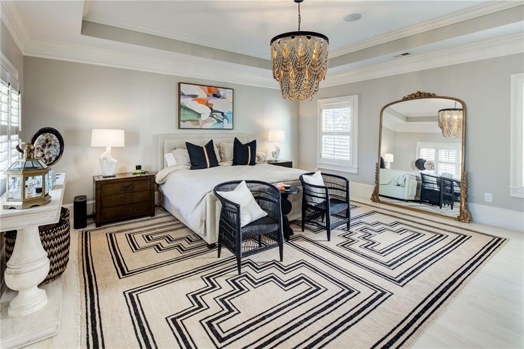 305 Valley Brook Way NE