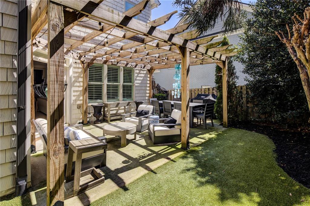 305 Valley Brook Way NE