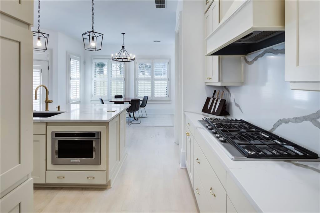 305 Valley Brook Way NE