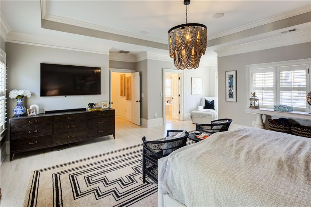 305 Valley Brook Way NE