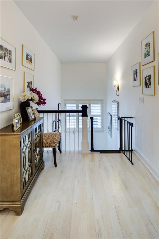 305 Valley Brook Way NE