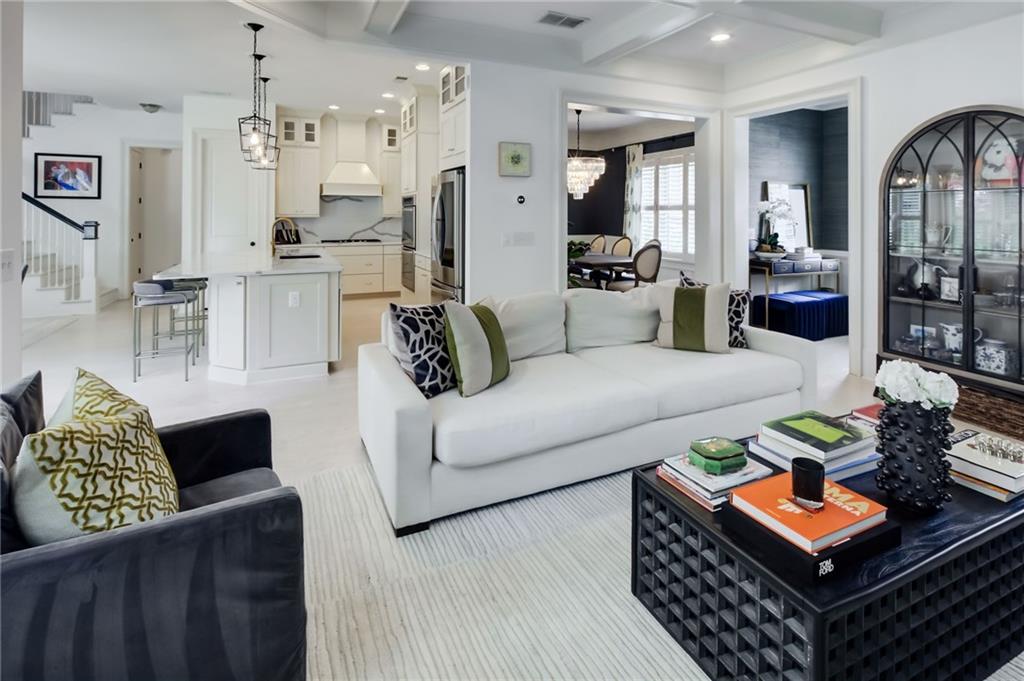 305 Valley Brook Way NE