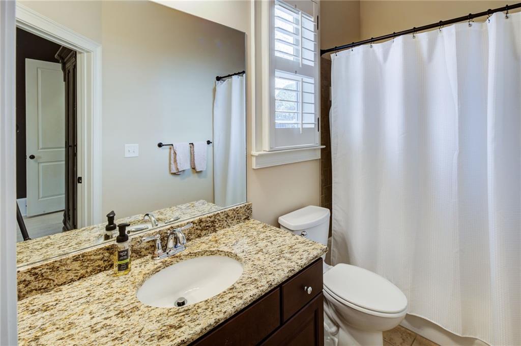 305 Valley Brook Way NE