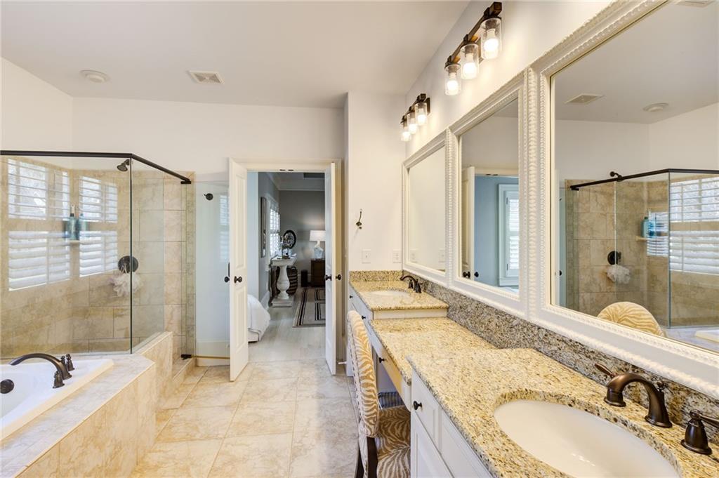 305 Valley Brook Way NE