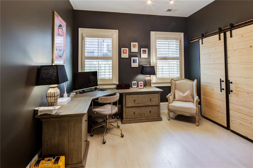 305 Valley Brook Way NE