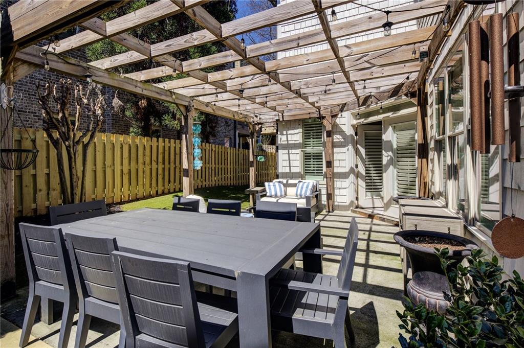 305 Valley Brook Way NE