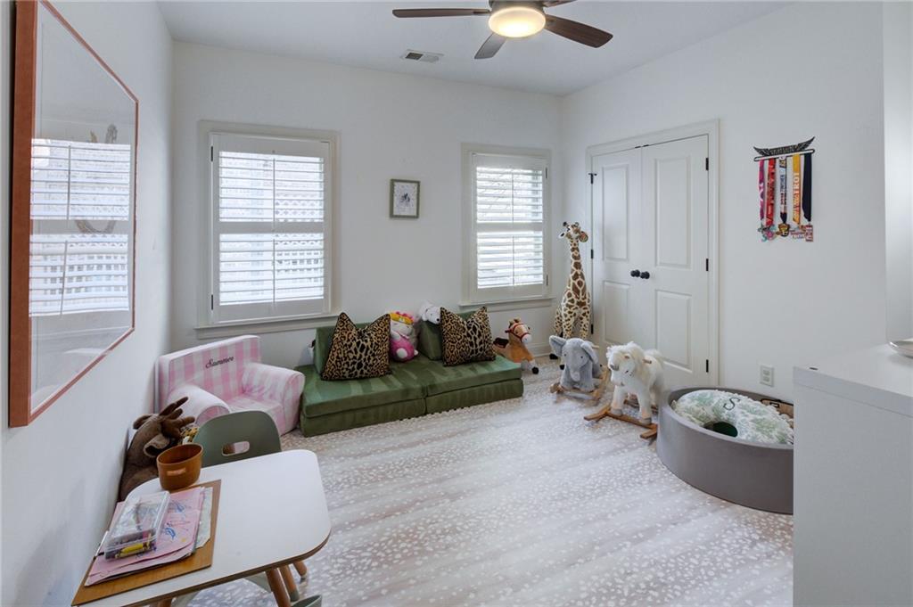 305 Valley Brook Way NE