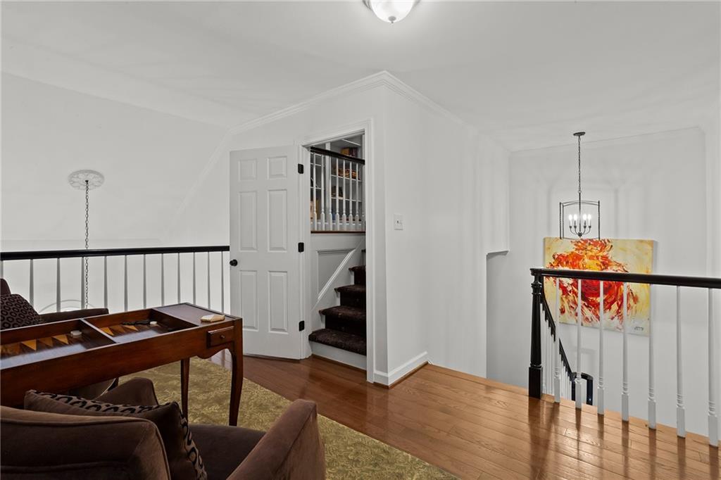 16 Ivy Chase NE