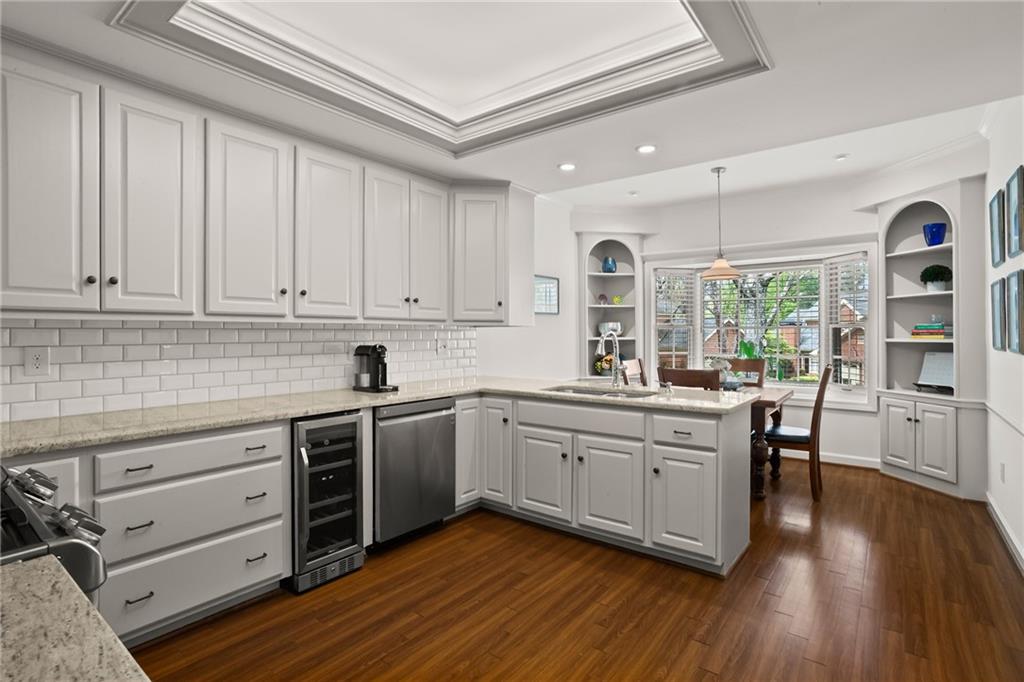 16 Ivy Chase NE