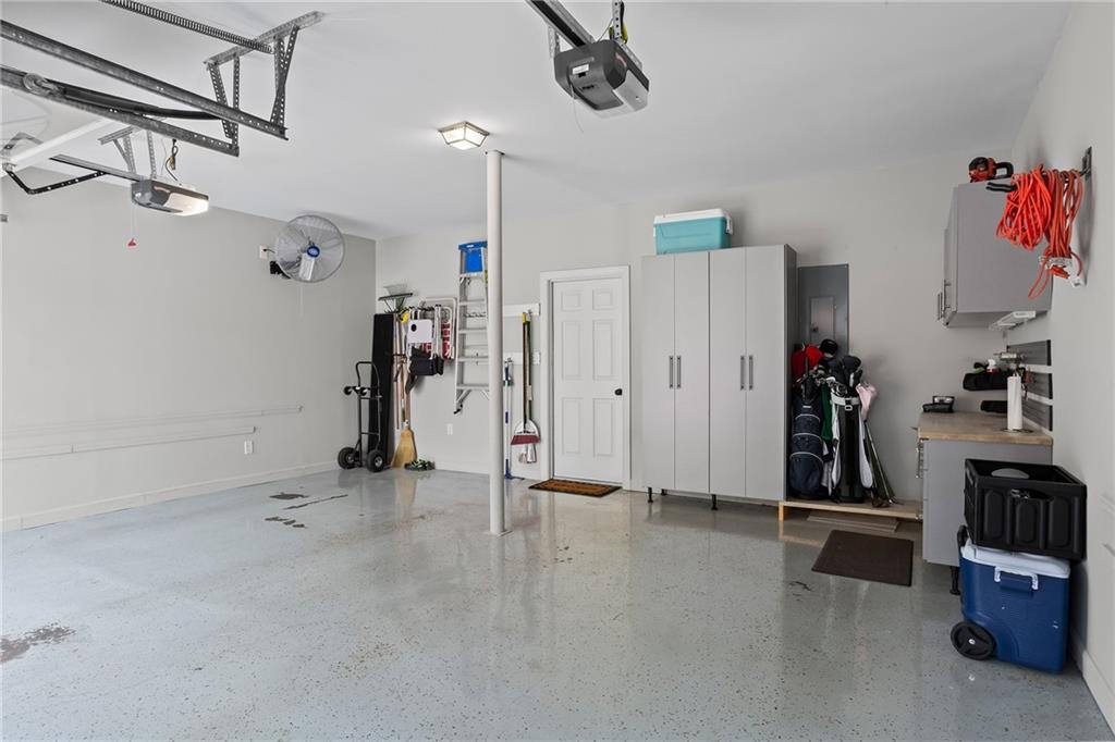 16 Ivy Chase NE