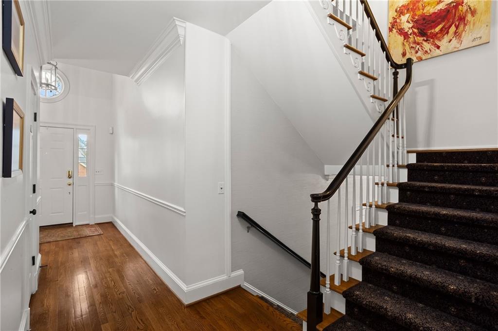 16 Ivy Chase NE
