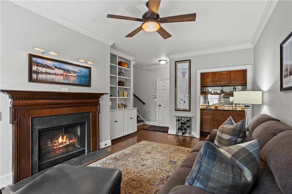 16 Ivy Chase NE