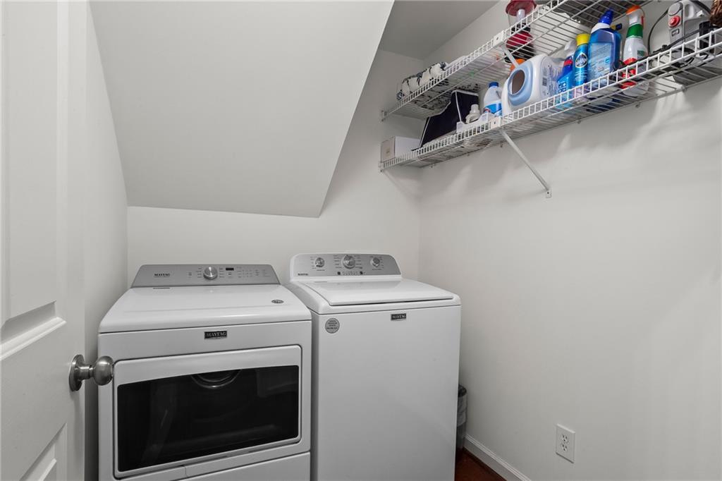 16 Ivy Chase NE